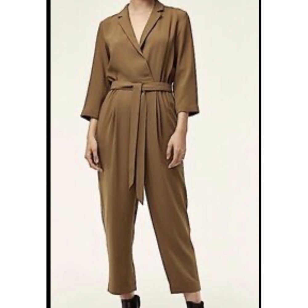 Aritzia Babaton Jumpsuit in Camel Belted V-neck Size‎ 2 Long Sleeve
